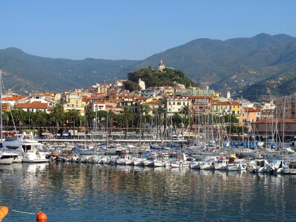 Casa Rosa Lucia Centrale Con Parcheggio Sanremo Eksteriør bilde