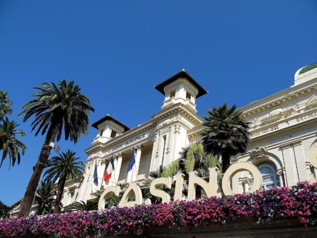Casa Rosa Lucia Centrale Con Parcheggio Sanremo Eksteriør bilde