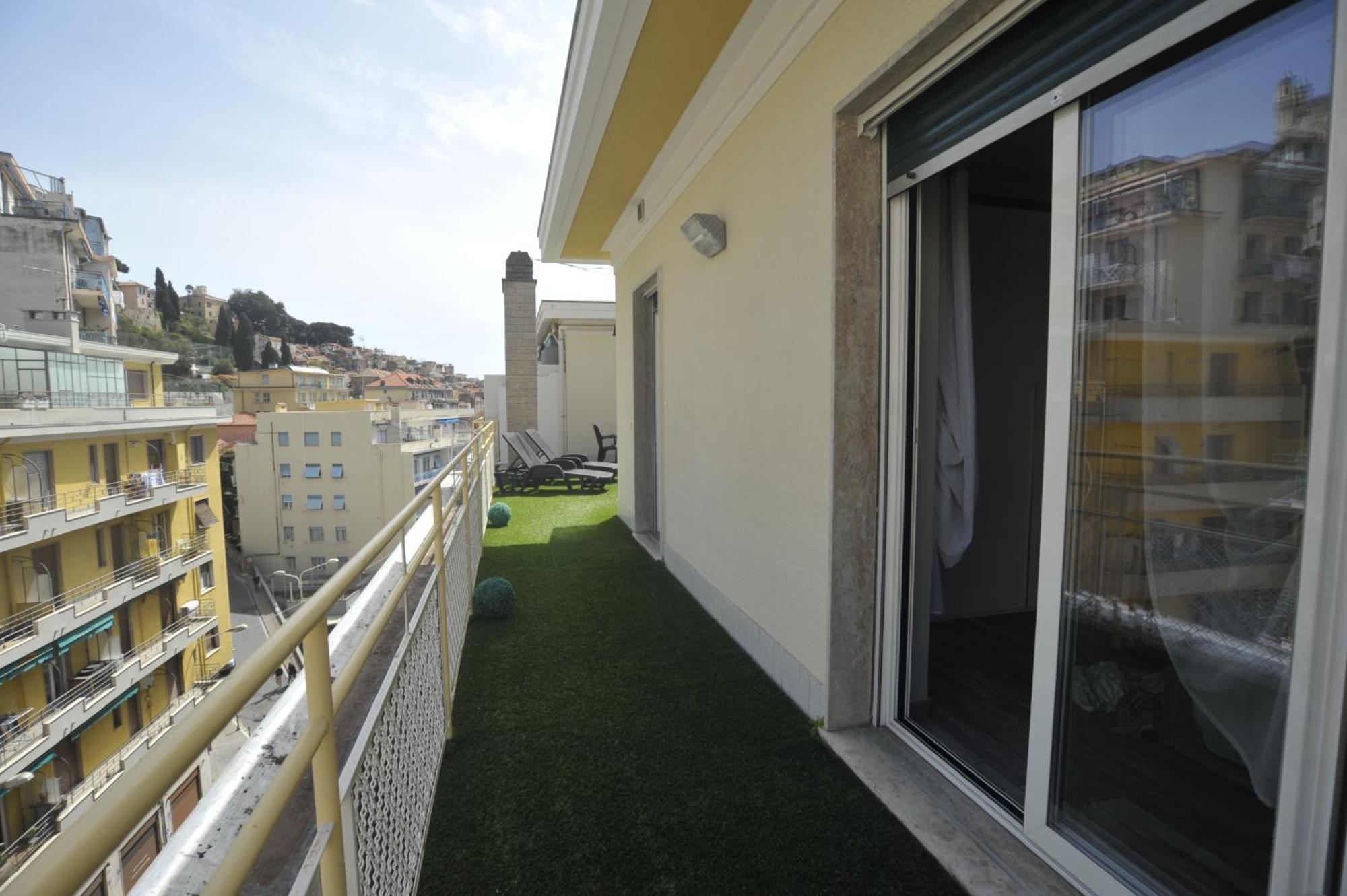 Casa Rosa Lucia Centrale Con Parcheggio Sanremo Eksteriør bilde