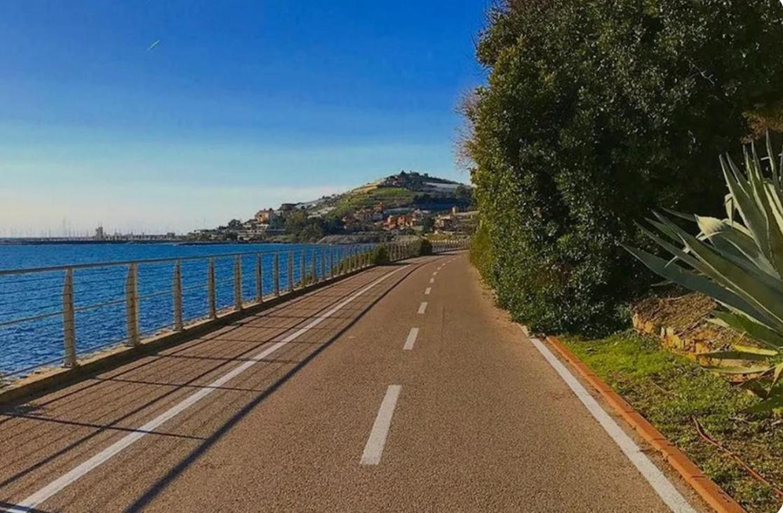 Casa Rosa Lucia Centrale Con Parcheggio Sanremo Eksteriør bilde